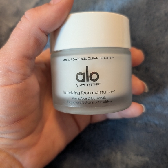 Alo glow system luminizing face moisturizer 2.0 fl.oz 60mL - Picture 7 of 8